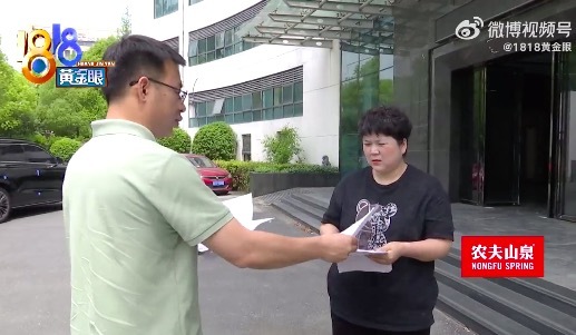 合作三個(gè)月左右 女子說(shuō)被甲方拖垮工廠只好打工還債 