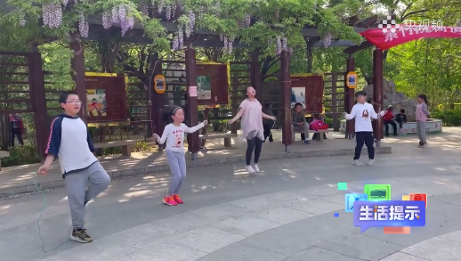 这样跳绳易造成脊柱损伤 学会正确跳绳运动不伤身