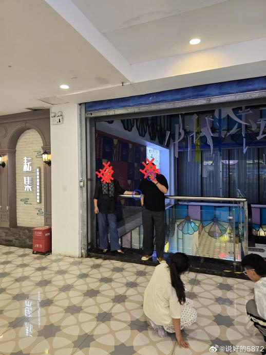 女子劝阻吸烟后被追拍辱骂近半小时 公共场所禁烟需更严执法