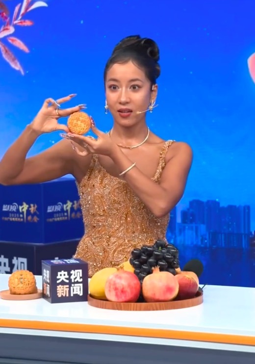 吉克雋逸怎么比月餅還黑兩度 