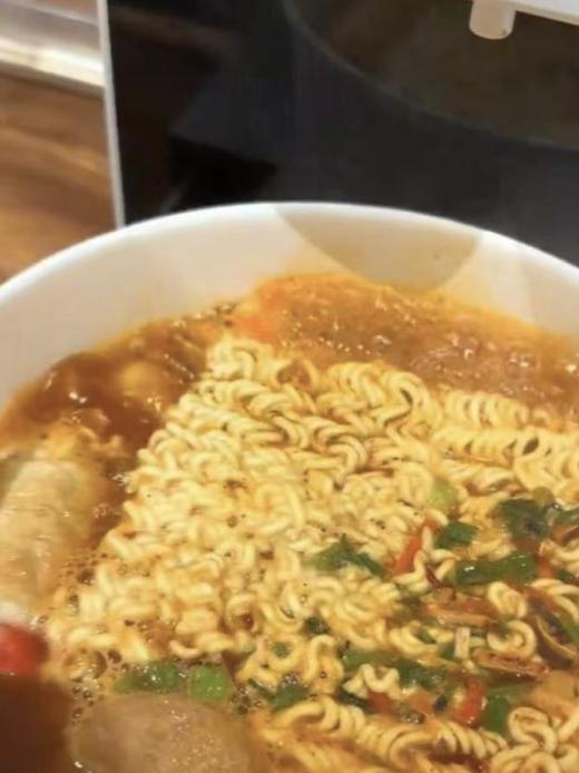 北京に無人インスタント麺店が登場