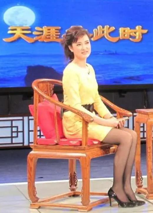 30年零失误主持央视，她低调到没人知，竟是大明星后代？