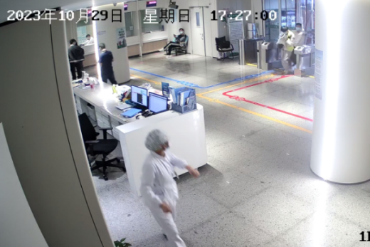 南京一11个月大婴儿吃柚子窒息 医护3分钟赶到极速营救