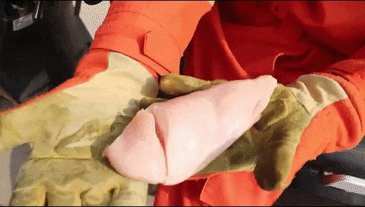 风筝线又伤人 男子骑车遭“割脸” 隐形杀手需警惕