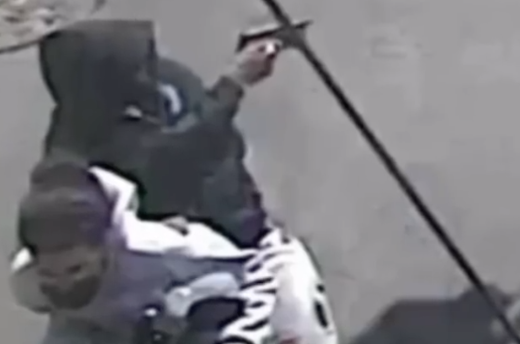 美国一婴儿光天化日在街头被枪杀 嫌疑人逃逸途中车祸