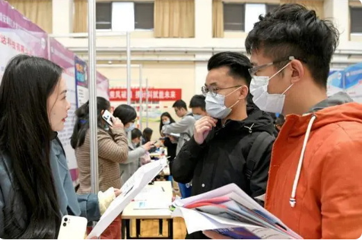 超46%毕业生首选国企 新一线城市杭州长沙合肥成热门