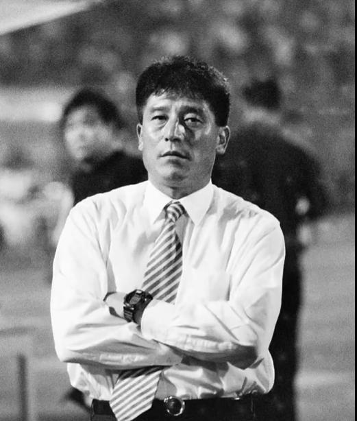 李章洙回渝参加足协杯夺冠25周年纪念赛，感慨铜梁龙冲超成功：时间过太快了 重逢老队友共忆辉煌