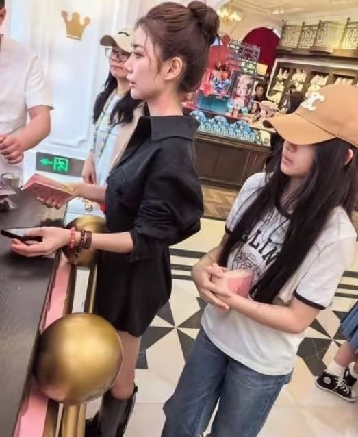 马筱梅保护小玥儿隐私 温柔守卫童年