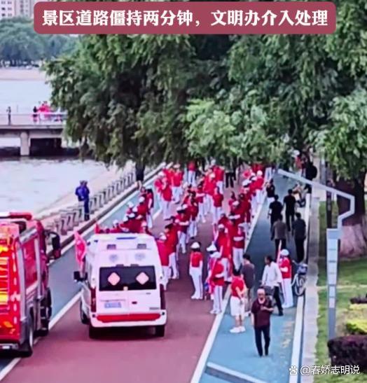 暴走團(tuán)擋道120引熱議 警笛聲中隊(duì)伍照走