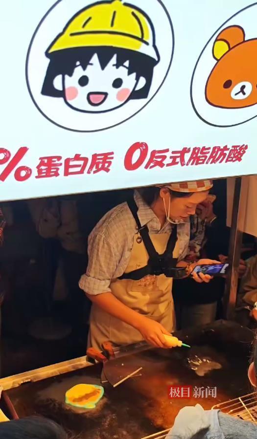 煎饼摊走红：顾客排队5小时舍不得吃 艺术美食引热潮