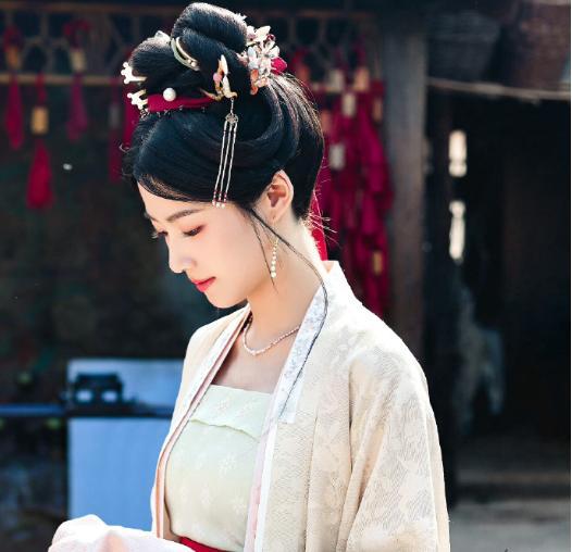《榜上佳婿》卢昱晓仪态成焦点 古偶新剧首播遭群嘲