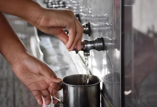 学生喝口热水都计费