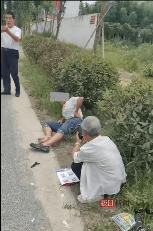 通城“白車俠”車禍現(xiàn)場救出被困司機 危急時刻顯身手