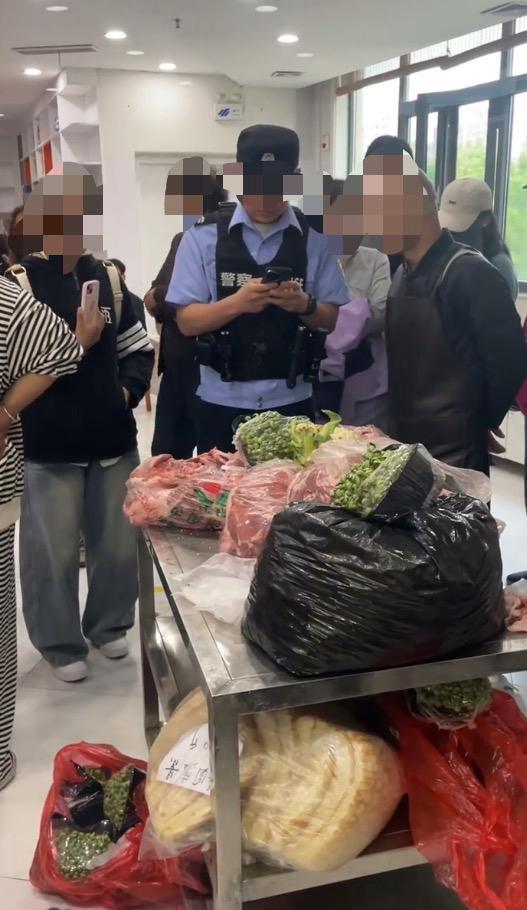 托管班给孩子吃变质食材：肉是臭的 家长愤怒举报