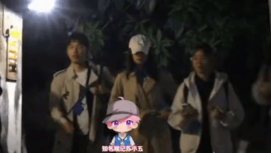 蓝盈莹与须眉同吃一碗蛋糕 疑似最新恋情曝光