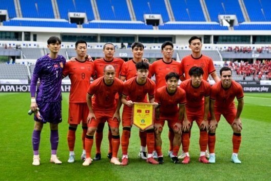 国足让高洪波执教十年可行吗