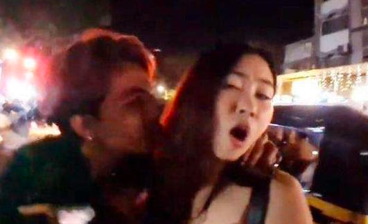 印度男子街头强吻韩国女主播后被捕