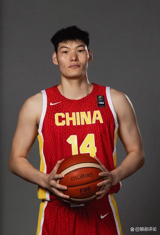刘李在场狂丢防守 送违体引热议 媒体人调侃“犯规”爆发力太强