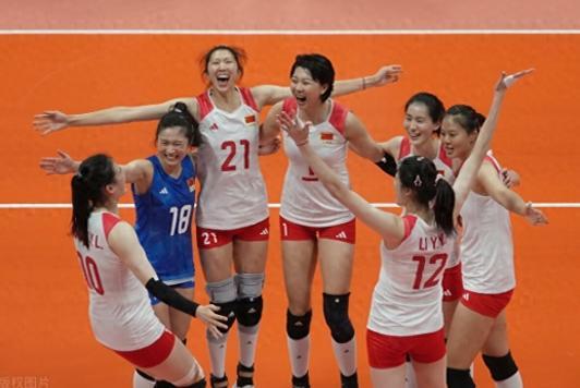 王云蕗发文！李盈莹被扶下领奖台，丁霞喜极而泣，蔡斌生日闹乌龙