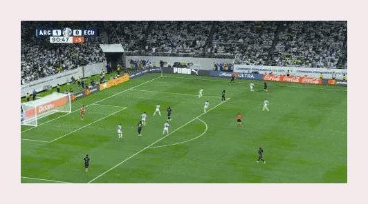 太可惜！梅西持球突破分向左侧 塔利亚菲科射门被后卫封堵 阿根廷险胜厄瓜多尔