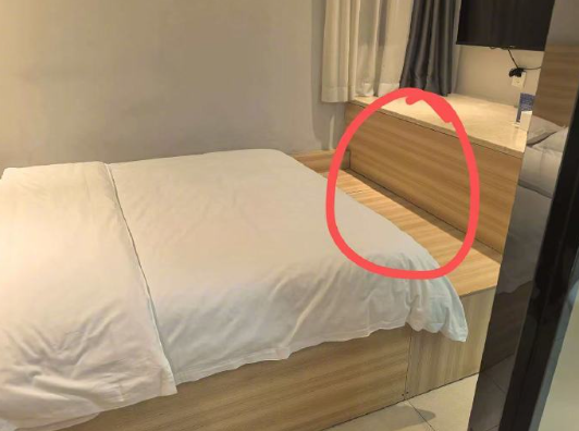 酒店内消杀工作人员错开房门 隐私泄露引争议