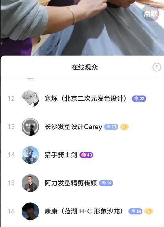 女理发师因听得懂话爆火 精准剪发获网友盛赞