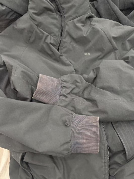 3·15在行动 | 衣服还没洗就掉色成“月抛”产品?蕉下以超质保期拒处理,消费者维权一波三折