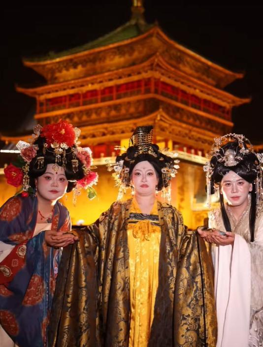网红李要得打车带母亲从重庆去北京 千里旅程见证爱国情