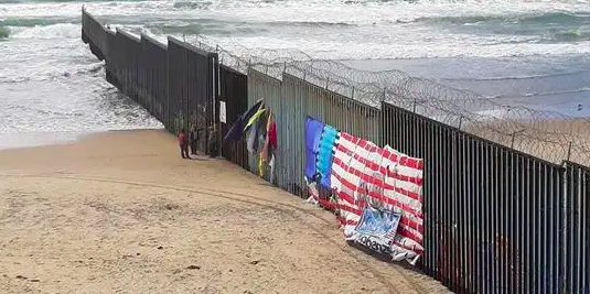 刚刚，美国这一边境墙被同意拆除……