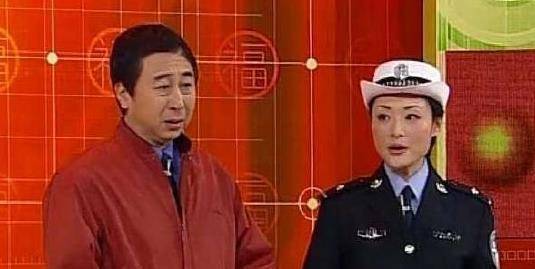 周涛白衣黑裙亮相不敢相信她52岁了！当年出走电视是什么原因？