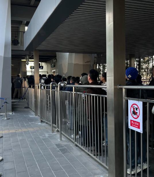 北京地鐵就昌平線早高峰延誤致歉 信號(hào)故障影響出行