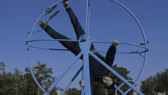 “95后”歼16飞行员亮相“代表通道”