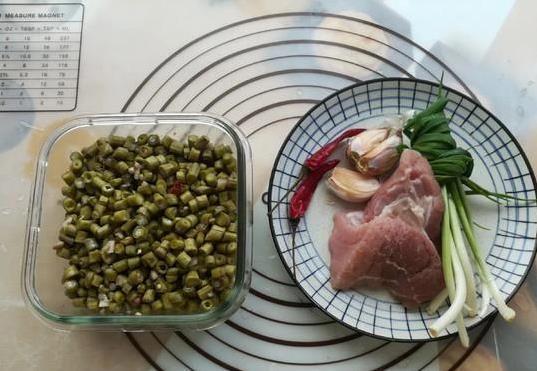 酸豆角炒肉末，家常菜顶流，3步做出下饭神器