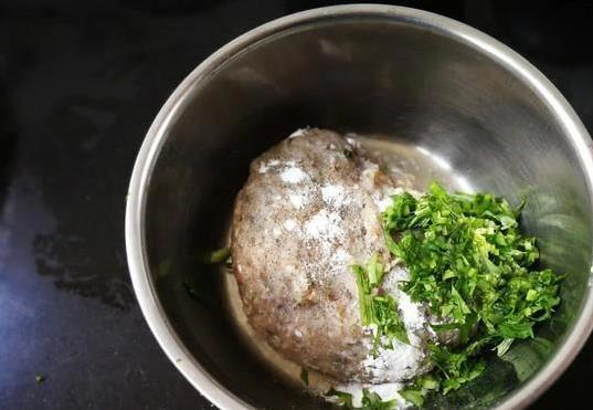 饺子皮剩一堆咋办？鲮鱼烧卖15分钟出锅，鲜到全家抢着吃