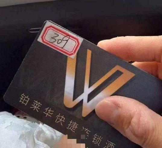 住客刚洗浴完尚未穿衣 员工突然开门
