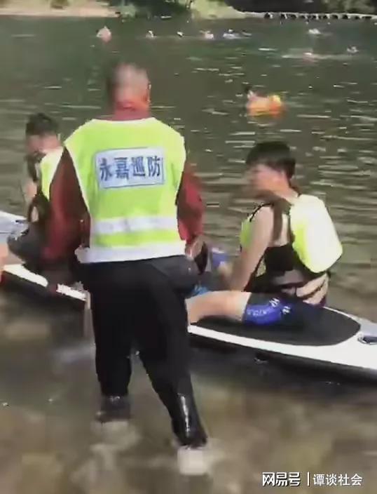 漂流景區(qū)工作人員刀砍商戶皮艇 霸道行為引爭議
