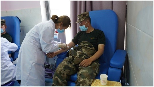 血库告急，西藏总队山南支队官兵为藏族同胞献血