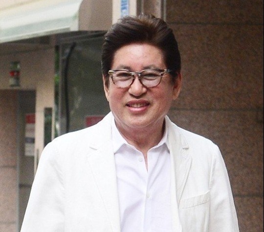 河正宇76岁父亲与怀孕女友和解 将共同抚养孩子