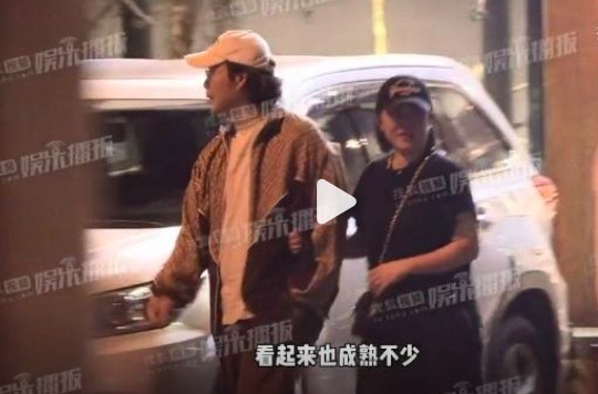 马丽和老公聚餐 幸福皆写在脸上！