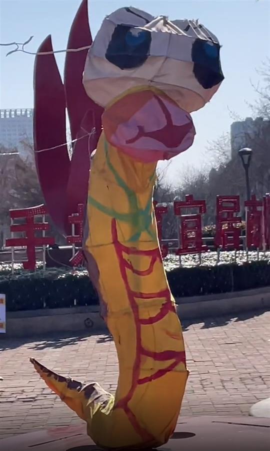 街道办回应十二生肖花灯丑到市民 网友：长相有点幽默了