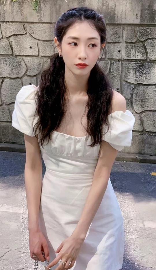 25岁美女作者去世 死因是杀虫剂中毒 生前常熬夜