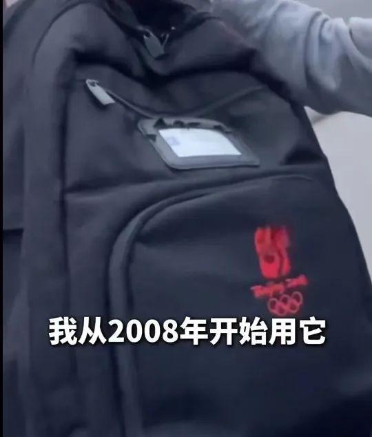 北京奥运背包走红厂家缝纫机踩冒烟