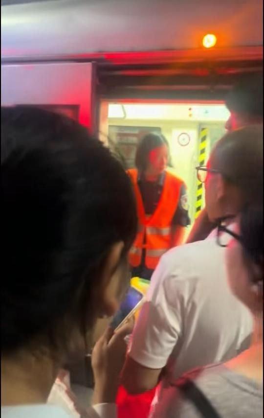 大连地铁发生意外故障停运一小时 列车故障致乘客疏散