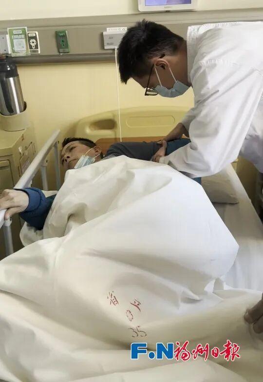 “煎饼叔叔”返榕就医 家属哽咽致谢 社会各界爱心汇聚