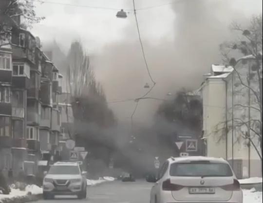 乌哈尔科夫州遭俄军袭击致19人受伤 居民区受损严重