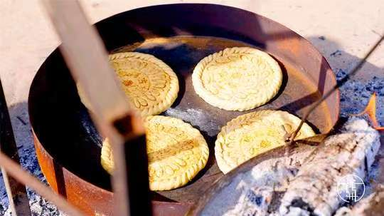 Mid-Autumn Memories in a Shanxi Mooncake