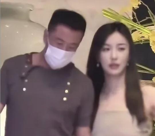 楊坤新戀情疑似曝光 話題沖上熱搜第一