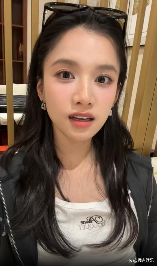 張婧儀直播自爆吃排骨把牙崩掉了 至今未及時(shí)修補(bǔ)