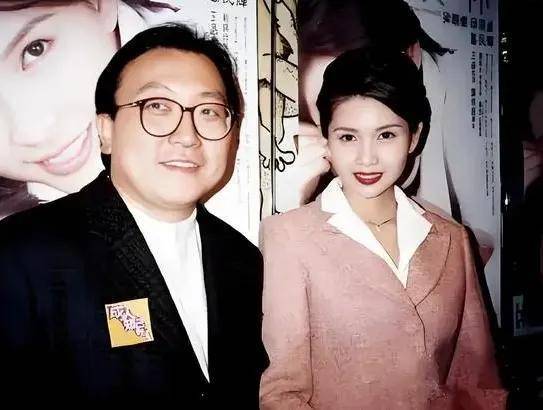 导演王晶给妻子庆生 低调夫人终获浪漫表白