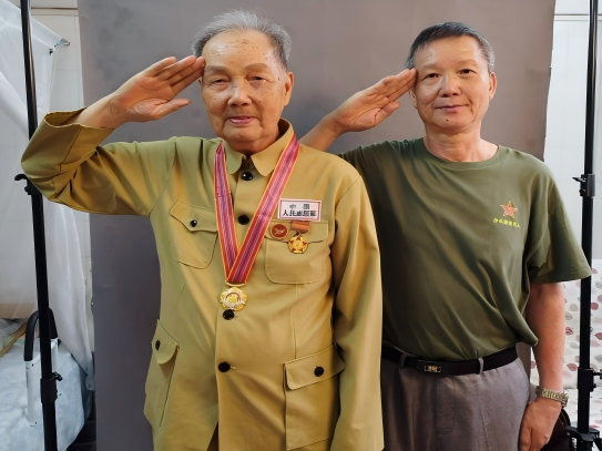爸爸当过兵是种什么体验 军人父子的荣耀接力